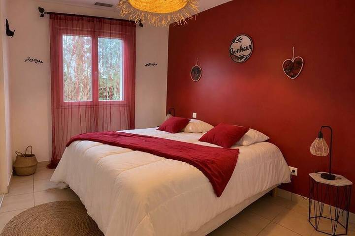 3 Bedroom Villa With Private Pool Jacuzzi South Of France in Bessan, Costa mediterránea (Francia)