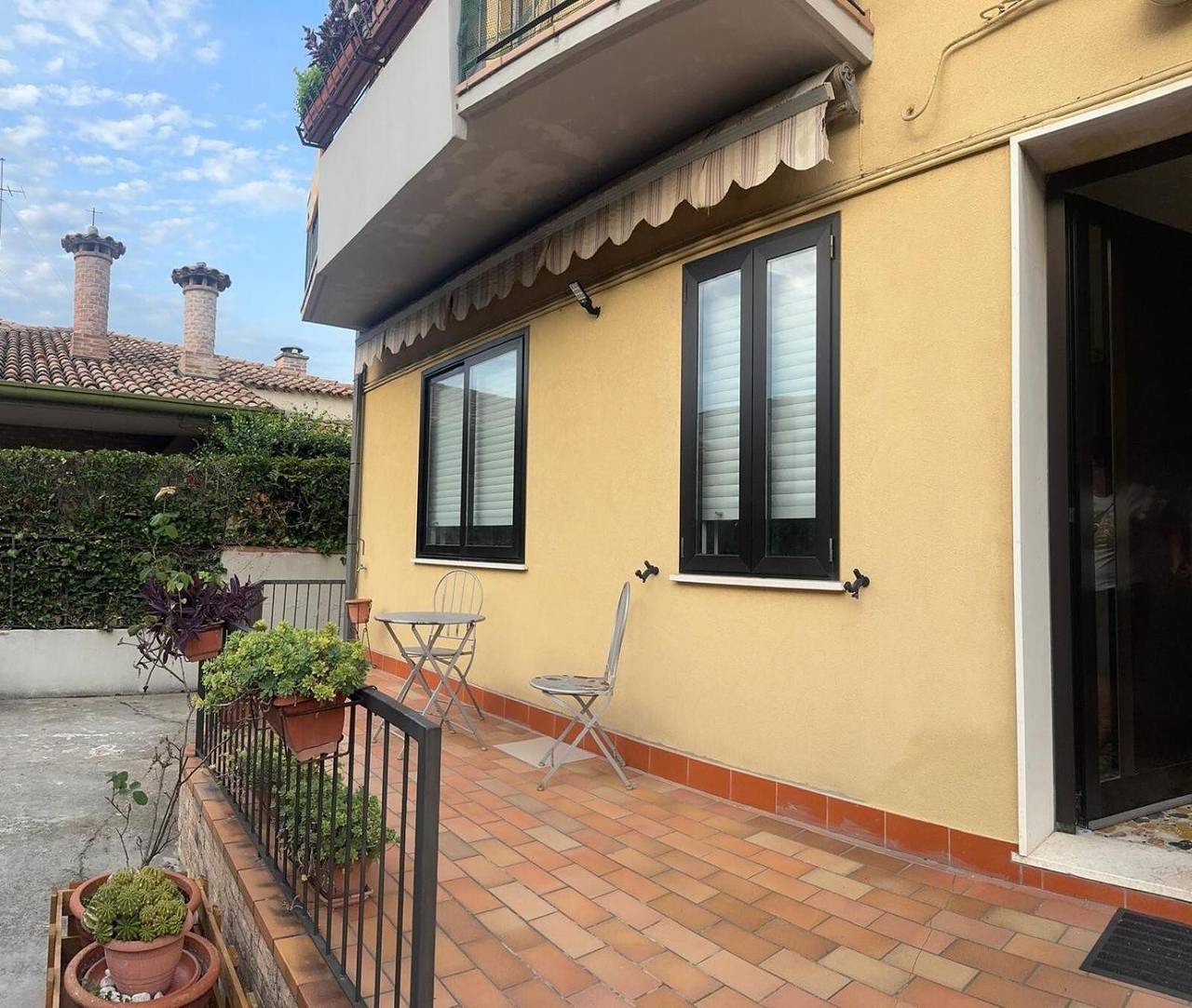 Apartment 'Casa Martina' with Private Terrace, Shared Garden and Air Conditioning