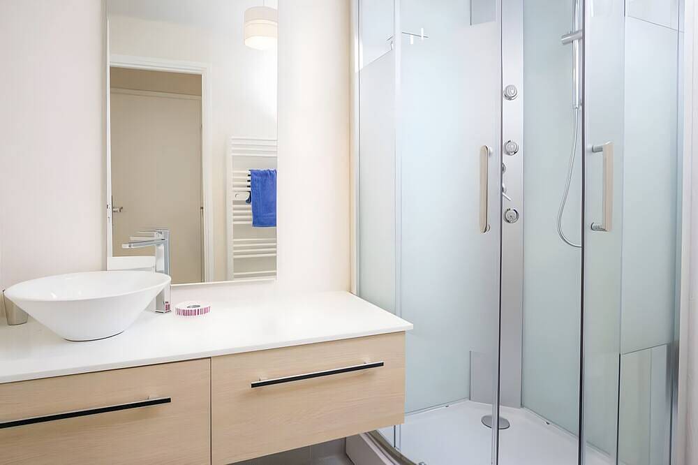 Entire apartment, Gîte Romarin – Domaine de l'Enclos: Charming Stay Near the Mediterranean in Mireval, Côte d'Améthyste