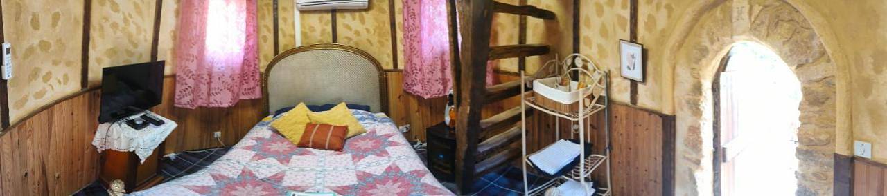 Chambre de la Tour 1 in Milhac, Quercy