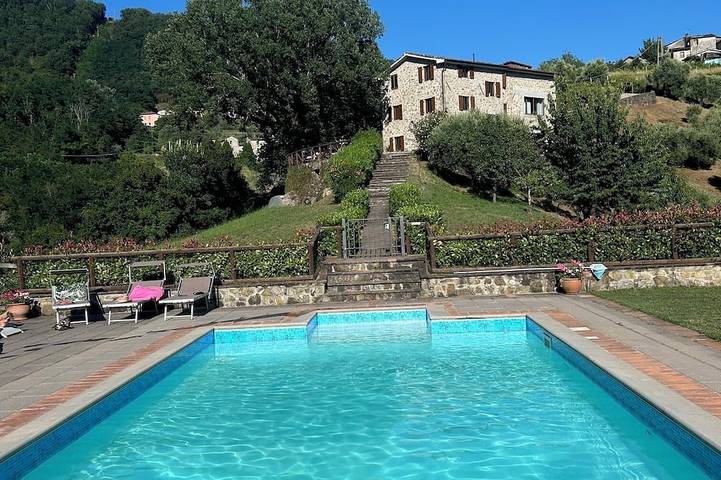 Agriturismo per 12 persone, con giardino, con animali domestici in Bagni di Lucca