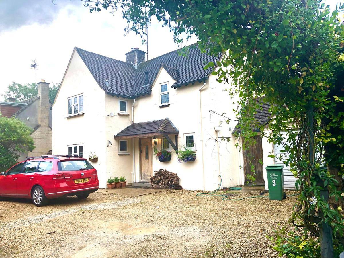Relax and unwind at Windrush Lodge in Swindon, Wiltshire