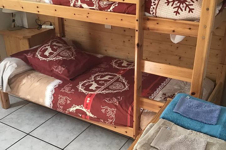 Appartement entier, Appartement F3 dans maison de montagne avec jardin de 900m2 et parking gratuit in Bolquère, Parc naturel régional des Pyrénées catalanes