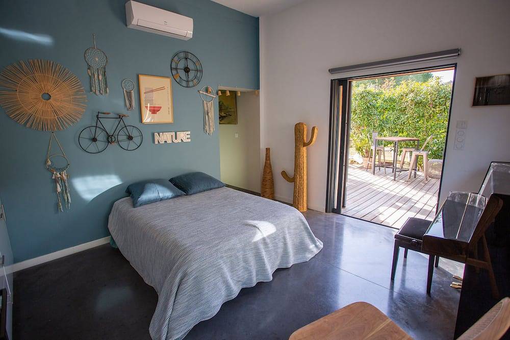 Villa Contemporaine en Bois in Paradou, Arles region