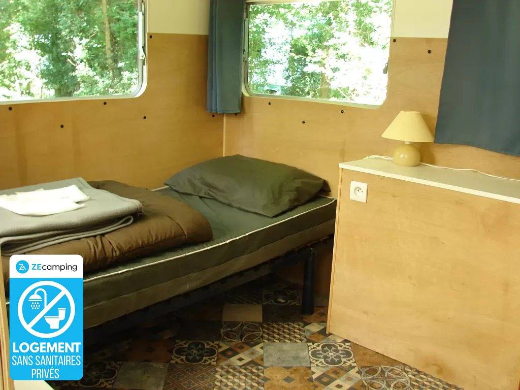 Zecamping 3 étoiles locatif Bbq 10m2 1 pers in Savigny-en-Véron, Loiredal