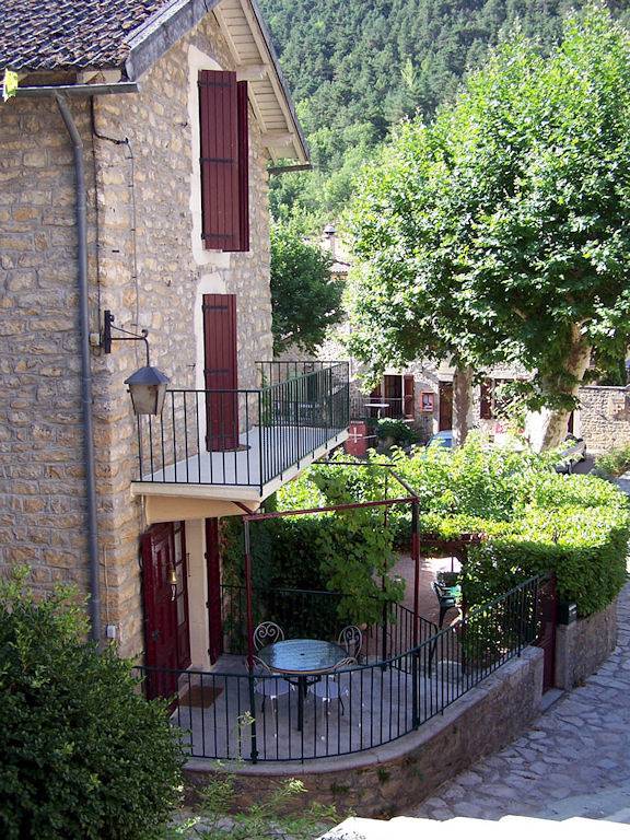 Gîte pour 4 personnes, avec jardin et terrasse, animaux acceptés à Peyreleau - 3