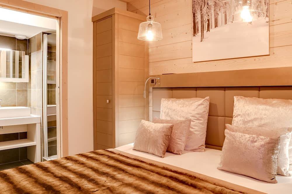 Entire apartment, Courchevel Contemporary T5 for 8 with Parking and Wifi in Saint-Bon-Tarentaise, Les Trois Vallées
