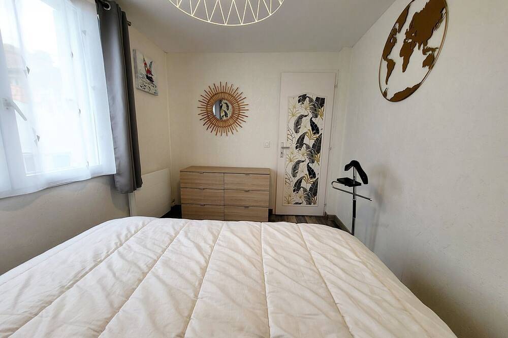 Entire apartment, Charming 2-Room Apartment, Modern and Cozy, Prime City Center Location, Steps from the Beach in Les Sables-d'Olonne, Vendée