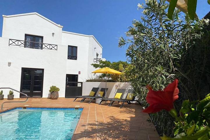 Apartamento para 6 personas, con jardín además de balcón y jacuzzi en Nazaret