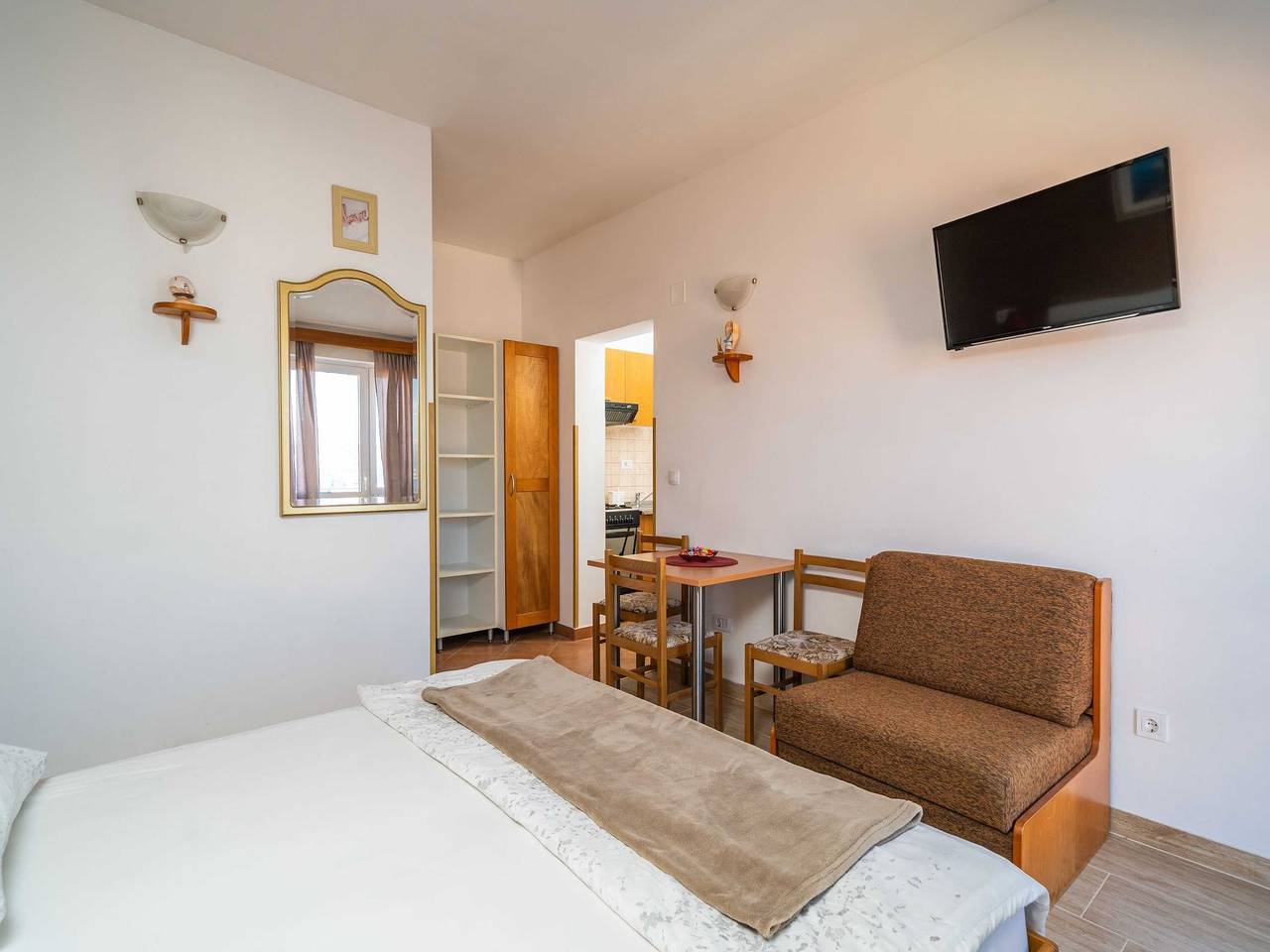 Entire apartment, Apartments Senjo - Studio Apartment with Balcony and Sea View (Apartman 2) in Cavtat, Cavtat (Dalmatia)