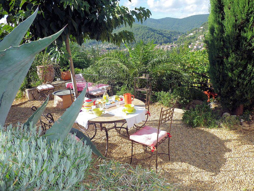 Le Castellas - Chambre 2(romarin) in Solliès-Toucas, Région de Toulon