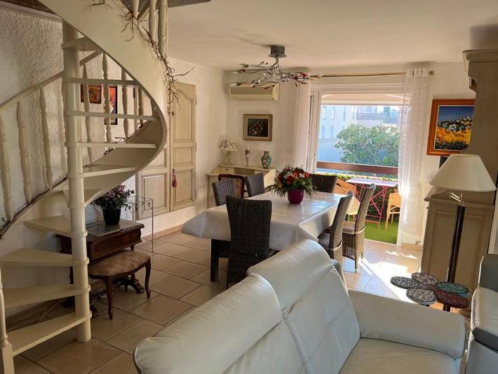 Location de vacances pour 4 personnes, avec Balcon et Terrasse ainsi que Jardin et Piscine dans Theatre Galli Sanary Sur Mer - 2