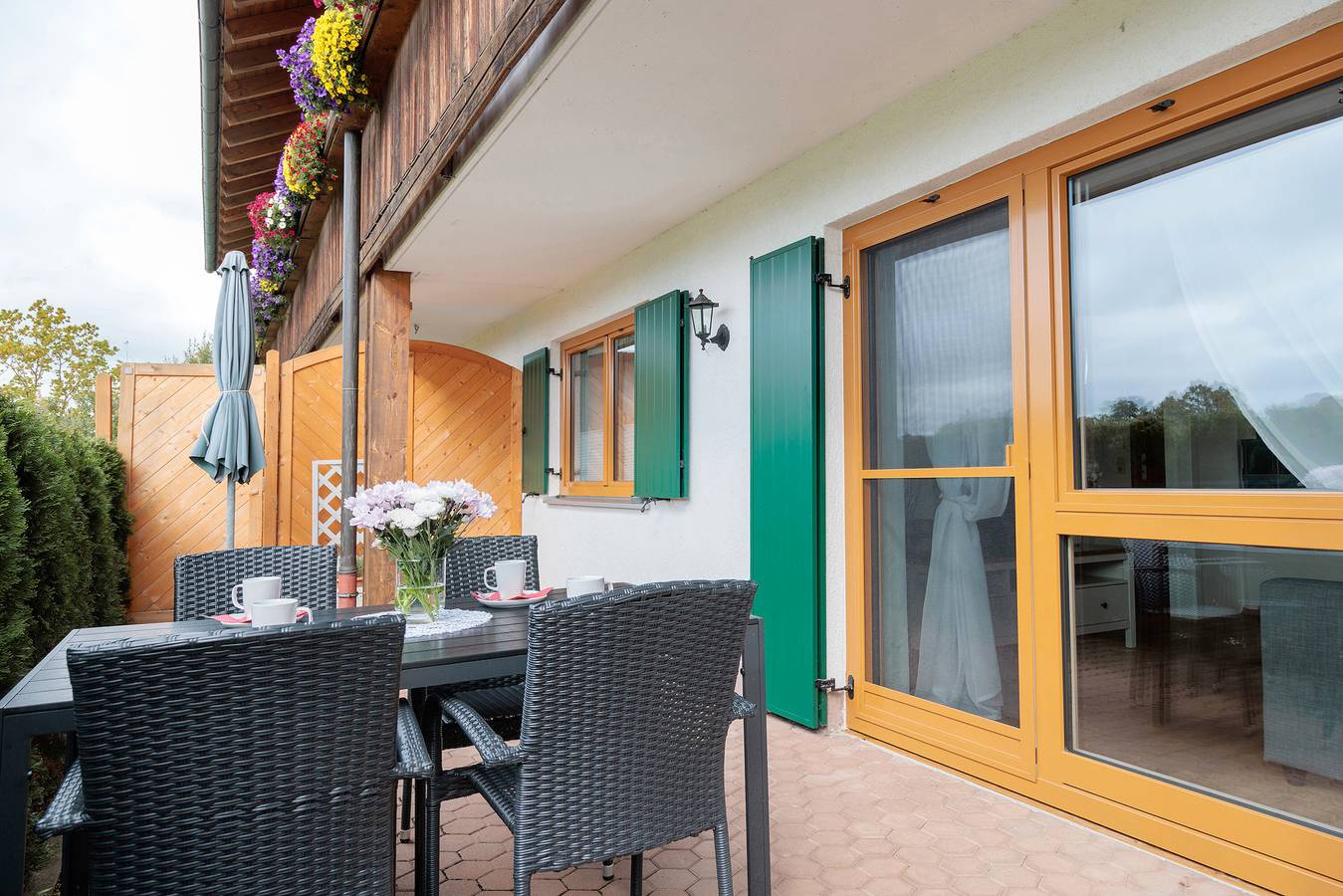 Ganze Wohnung, Ferienwohnung 'Löwenzahn' mit Privatterrasse, Gemeinschaftsgarten und Wi-Fi in Friesenried, Bayerisch Schwaben