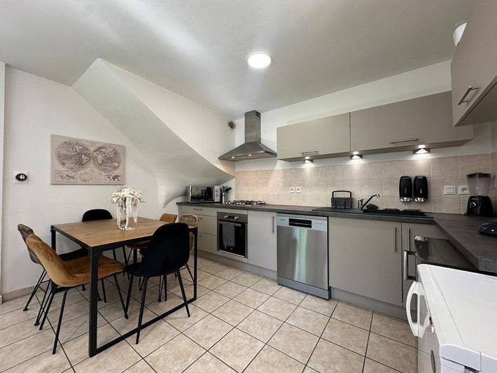 Location de vacances pour 6 personnes, avec terrasse ainsi que jardin et jacuzzi à Coubon - 4