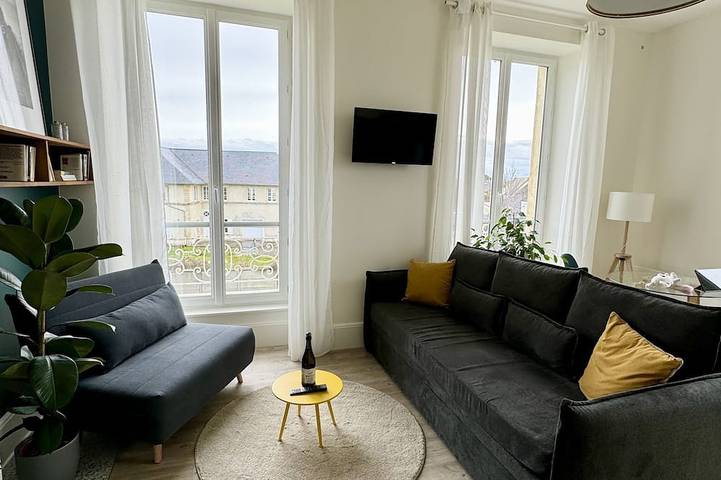 Ganze Wohnung, Waterfront Studio at Gold Beach, Sea View, Private Parking in Asnelles, Côte de Nacre
