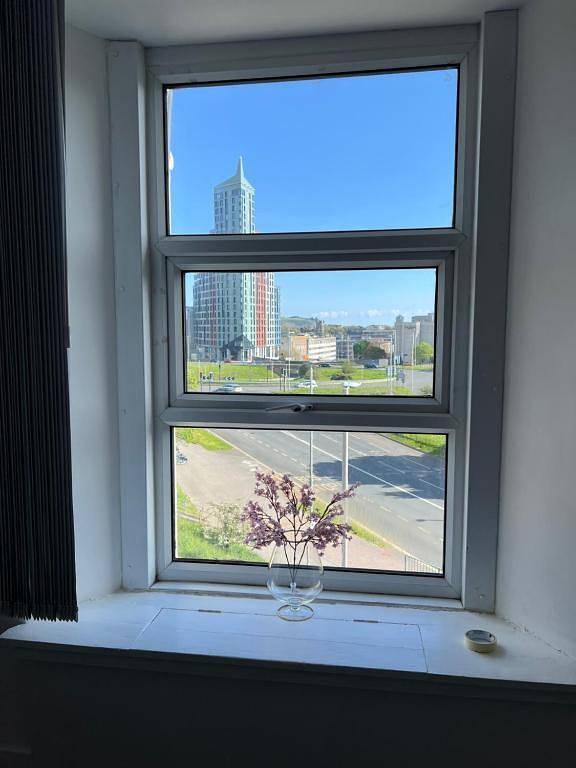 Entire apartment, Private Parking, Urban Comfort & City Haven in Plymouth, South West England