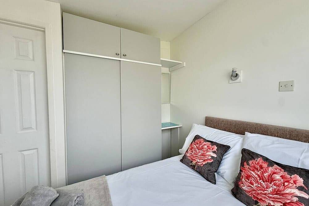 Bright Coastal Chalet Near Dartmouth | Sleeps 4 in Dartmouth, Devon