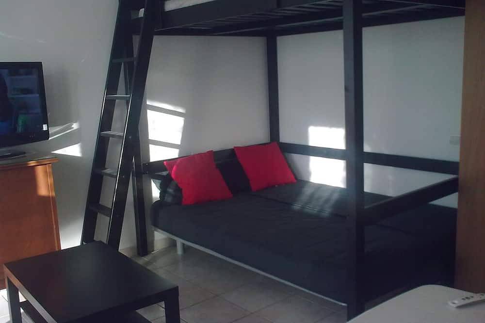 Geheel appartement, Studio Met Airconditioning. Uitzicht op palmbomen, dicht bij grote gratis parkeergelegenheid en stranden in Carqueiranne, Toulon regio