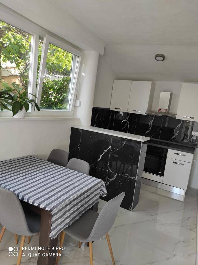 Maison d’hôte pour 3 personnes, avec Terrasse et Jardin à Makarska