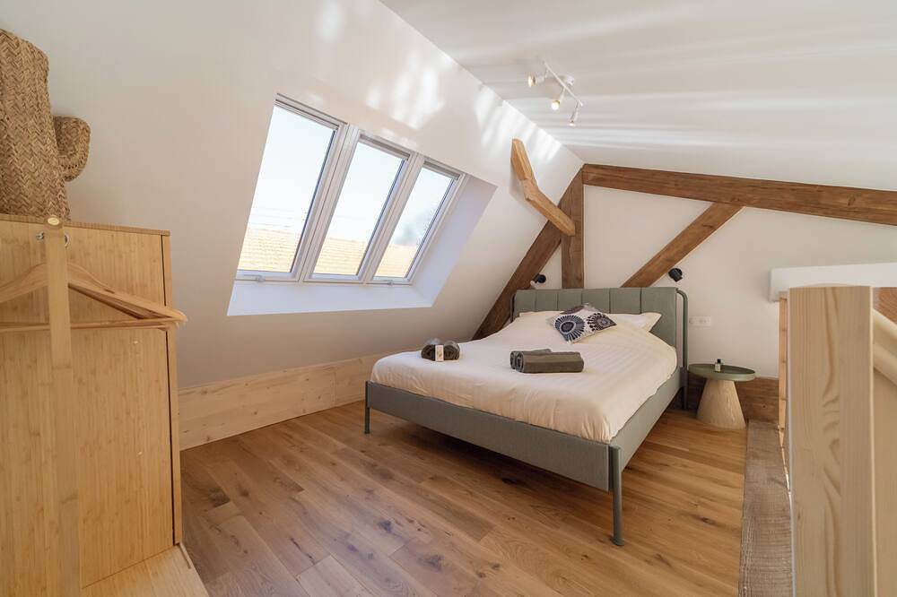 Ganze Wohnung, Two new, adjoining lofts in a former cannery: terraces and parking. in Saintes, Saintes und Umgebung
