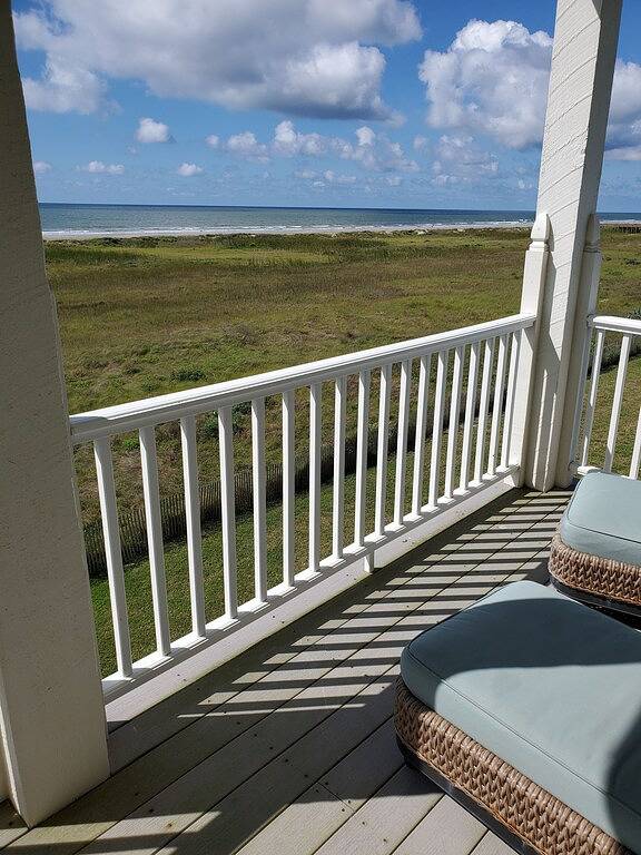 Perfect Beachfront Getaway - Haus am Strand mit 4/4 Schlafzimmern (3 Kingsize-Betten) in Galveston Island, Galveston
