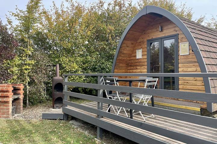 Glamping for 2 people, with garden in St Osyth