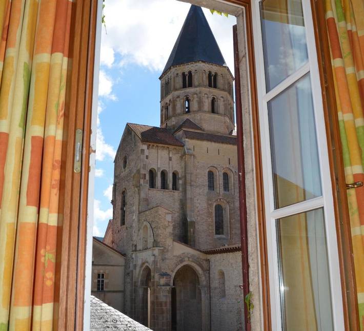 Hôtel pour 2 personnes, avec vue ainsi que terrasse et jardin à Cluny - 3