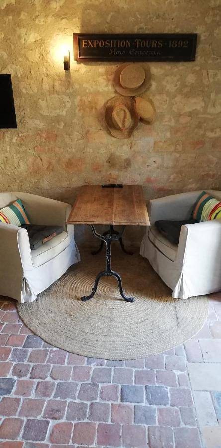 Location de vacances pour 2 personnes, avec jardin ainsi que piscine et vue à Cravant-les-Côteaux - 4