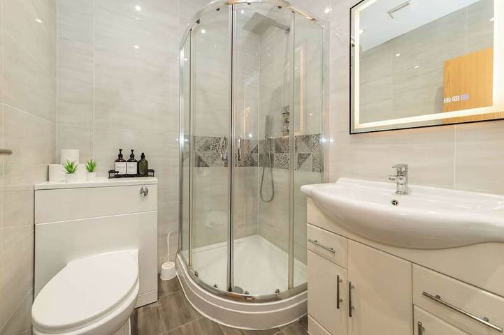 Ibex House | Fully Equipped 2-Bed | Free Parking in Reading, Berkshire