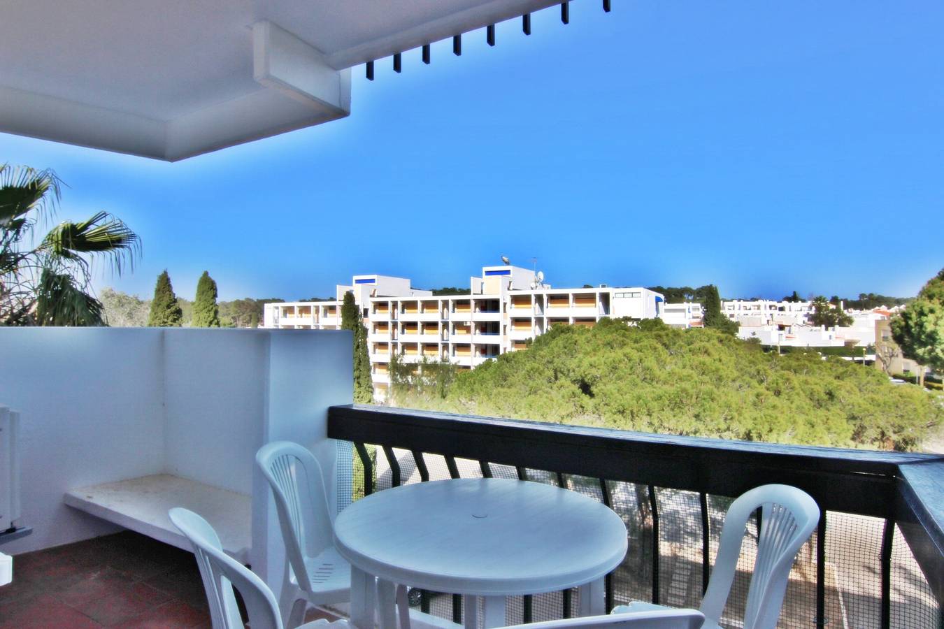 Ganze Wohnung, Ferienwohnung für 4 Personen mit Kinderpool in Vilamoura, Quarteira