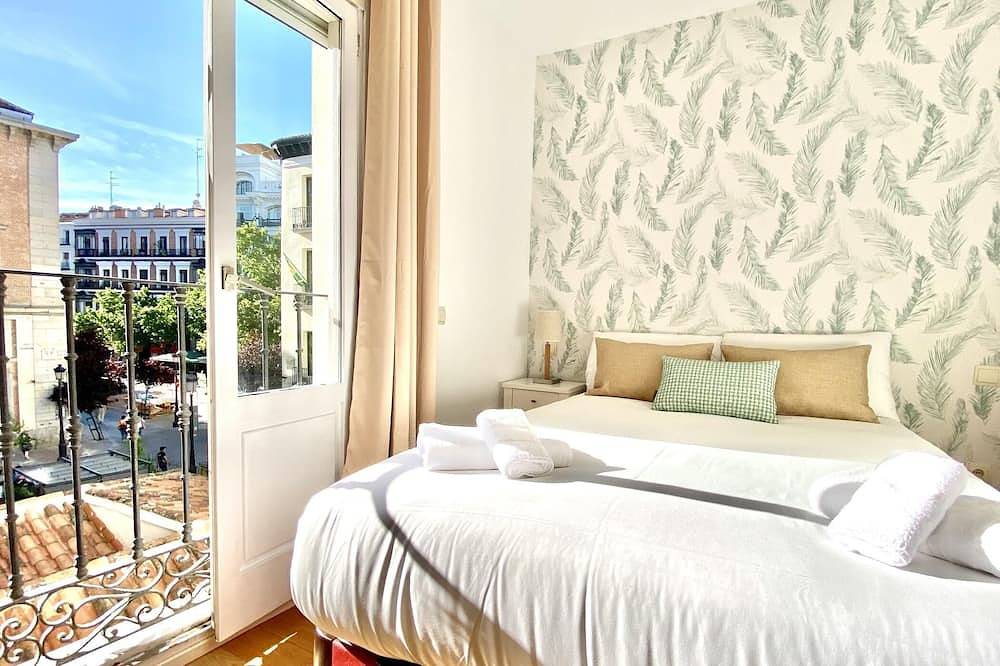 Entire apartment, Huertas Ii - 2 bedrooms, in the best area in Centro (Madrid), Madrid