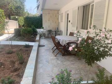Gîte pour 2 personnes, avec jardin dans Saronida