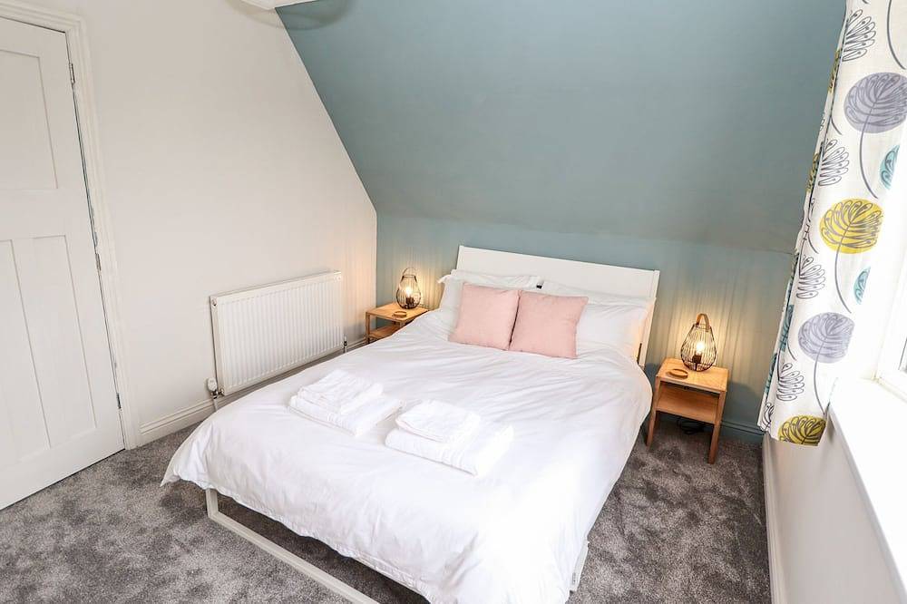 Westcott, pet friendly, with open fire in Chapel St Leonards in Anderby, Lincolnshire