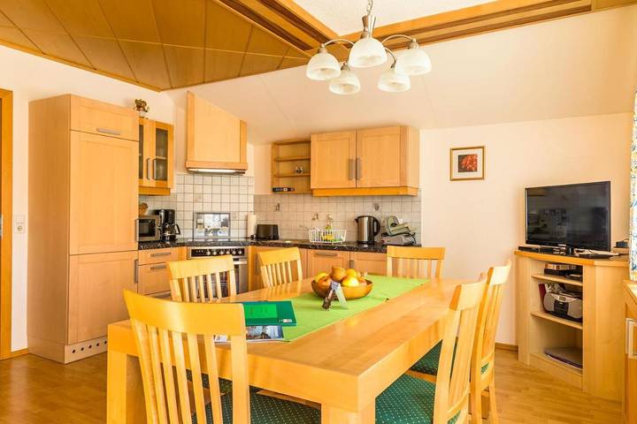 Ferienwohnung für 6 Personen, mit Balkon und Garten sowie Ausblick in Faistenau - 3