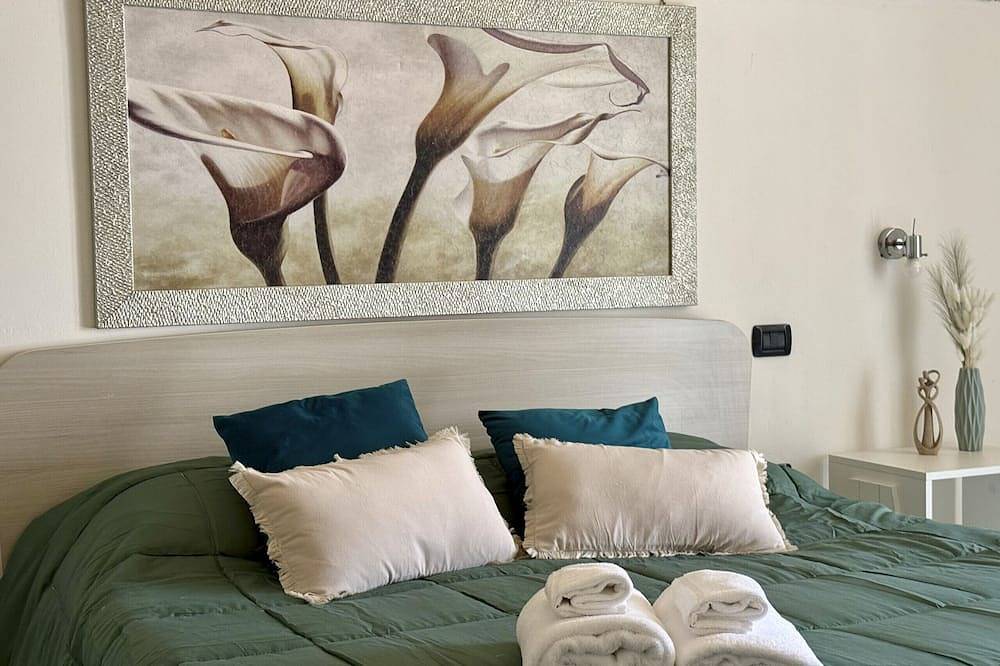 Entire apartment, Aquamirae - Historic home with panoramic balcony - in Gravina in Puglia, Alta Murgia National Park