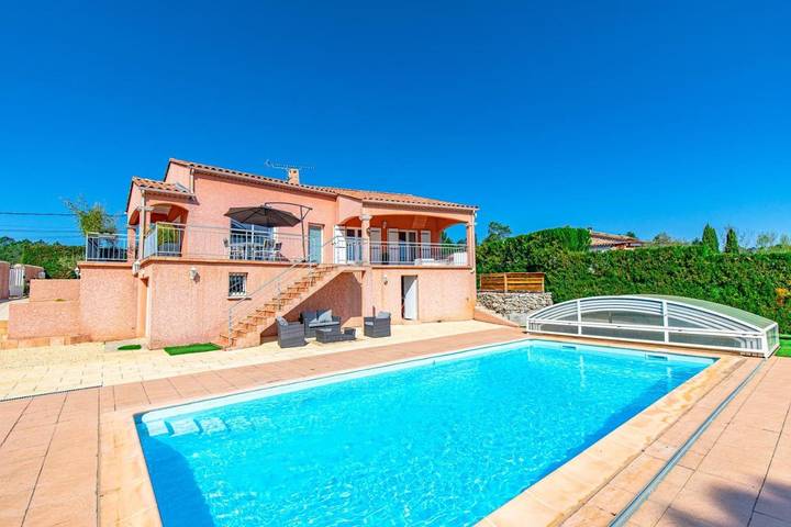 Location de vacances pour 6 personnes, avec jardin ainsi que piscine et vue à Banne - 4