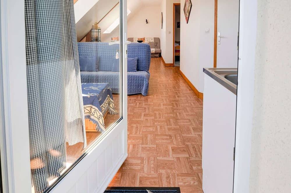 Entire apartment, Apartment in Saint-Rémy near Lake in Notre-Dame-de-Bonne-Nouvelle, Caen region