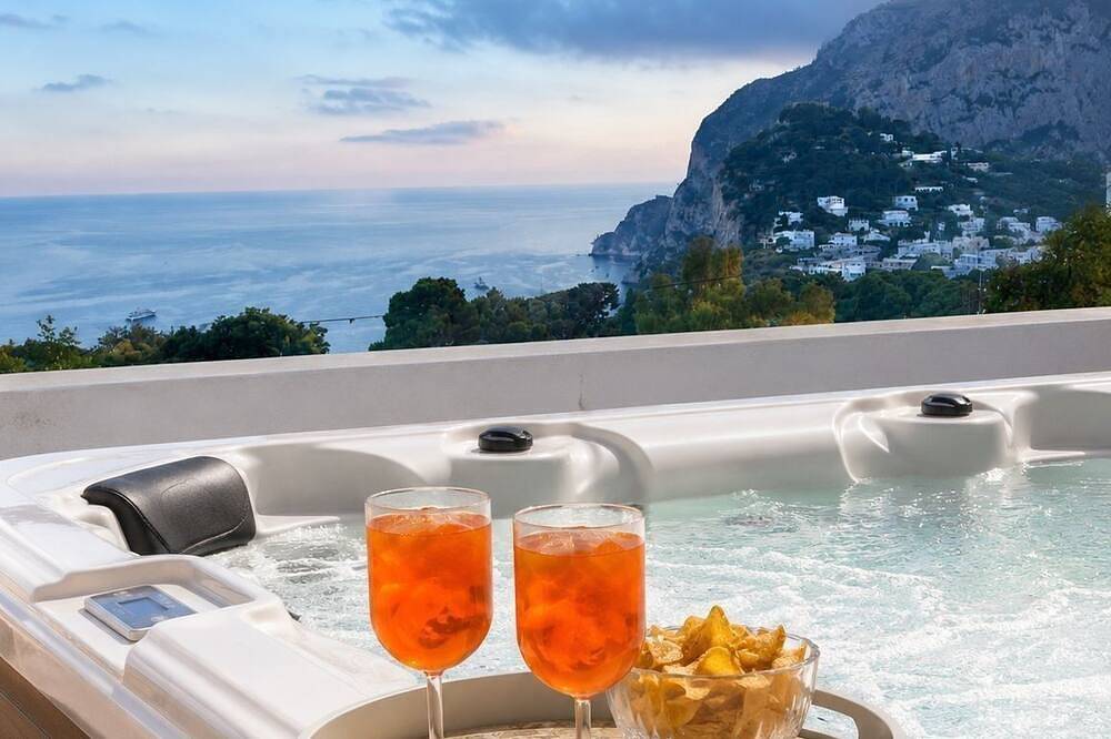 Ganze Wohnung, Apartment-Eigenes Badezimmer-Apartment-Blick aufs Meer-Hot tub in Capri, Neapel Provinz