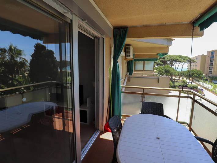 Apartamento entero, Apartamento Familiar con Terraza Privada y Vistas al Mar en La Pineda in La Pineda, Platja de la Pineda