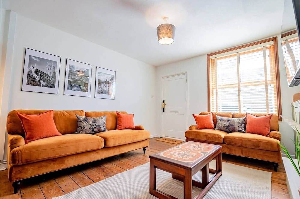 Victorian Canal Retreat | 3 Bed & Stunning Garden in Worcester, Worcestershire