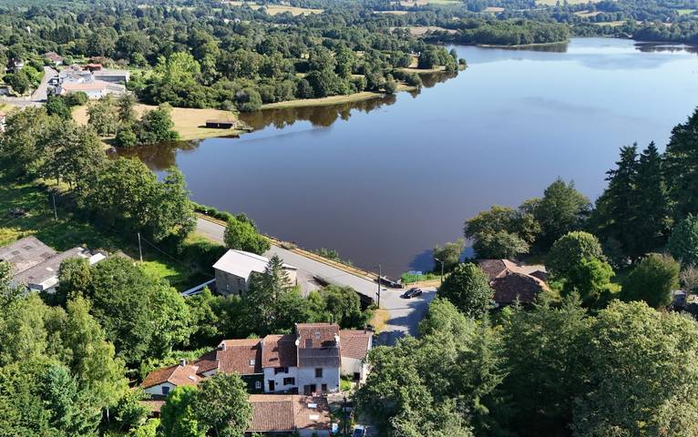 Gîte pour 4 personnes, avec terrasse et vue sur le lac à Cieux