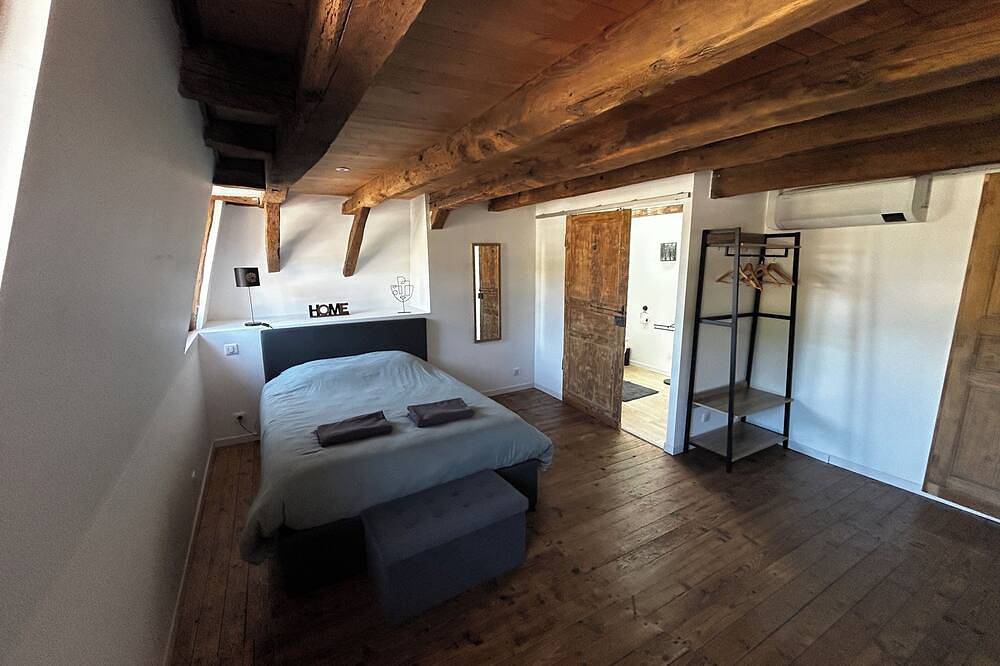 Small village house in Beaulieu-sur-Dordogne, Massif Central