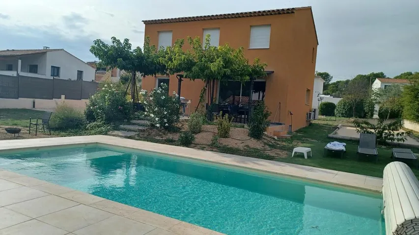 Villa pour 10 personnes, avec piscine et terrasse, animaux acceptés - 1