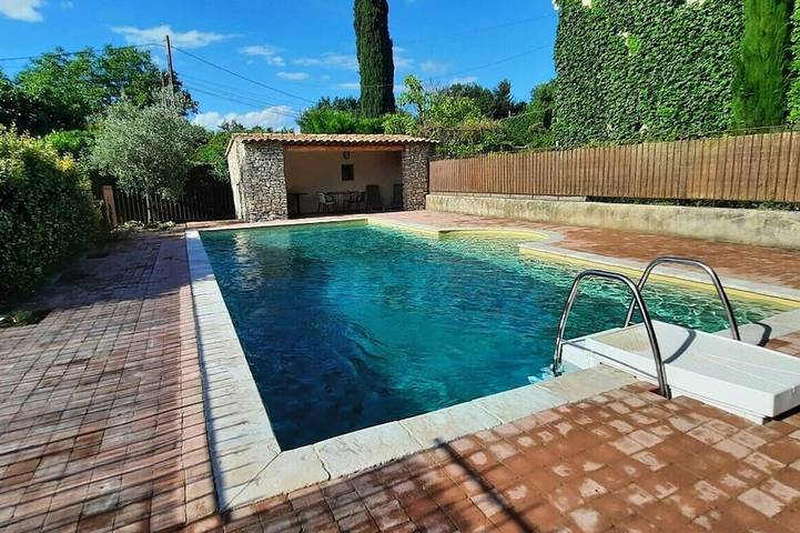 Gîte pour 2 personnes, avec terrasse et jardin à Méthamis