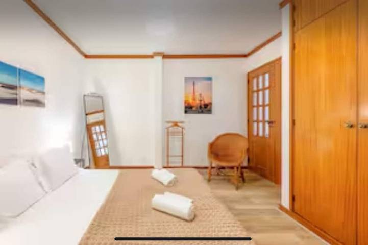 Appartement entier, Sunny Cascais Apartment 5min stroll to the Beach in Cascais e Estoril, Costa de Lisboa