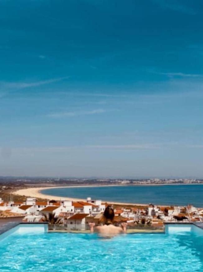 Pousada para 2 pessoas, com varanda e jardim e ainda piscina em Santa Maria