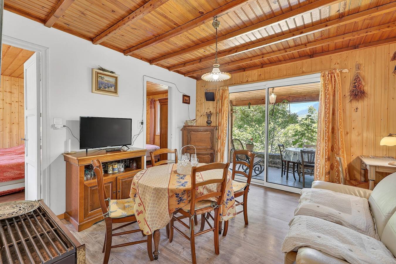 Maison de vacances 'Petit Chalet' avec vue sur montagne, terrasse privée et jardin privé in Thorame-Basse, Région Castellane