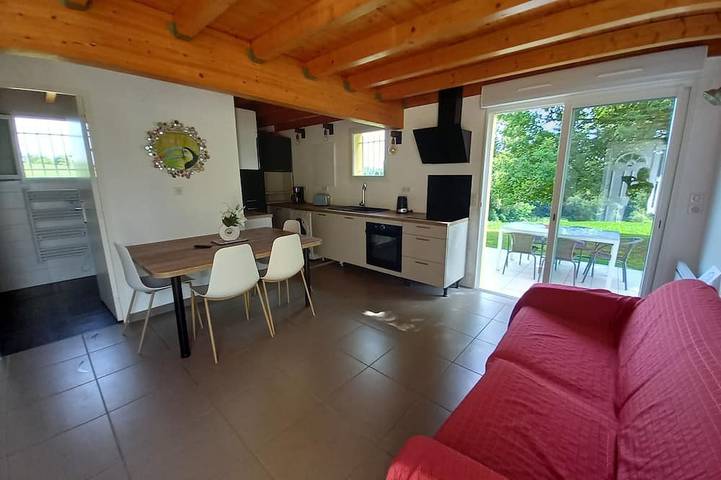 Ferienwohnung für 3 Personen, mit Terrasse und Garten sowie Pool