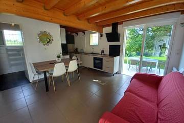 Gîte pour 3 personnes, avec jardin ainsi que piscine et terrasse, animaux acceptés à Pouillon