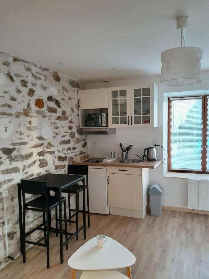 Appartement entier, One-Bedroom Apartment in Mauves-sur-Loire, Région de Nantes